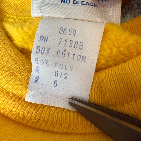 Vintage Iowa Hawkeyes Sweatshirt Kids 6 Third Street Sportswear Yellow Hawks - Picture 5 of 6